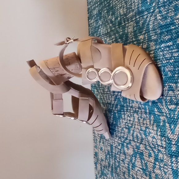 Easy Street Casual Casey Comfort Block Heel Sandals in Taupe Sz 9.5 - Picture 5 of 9